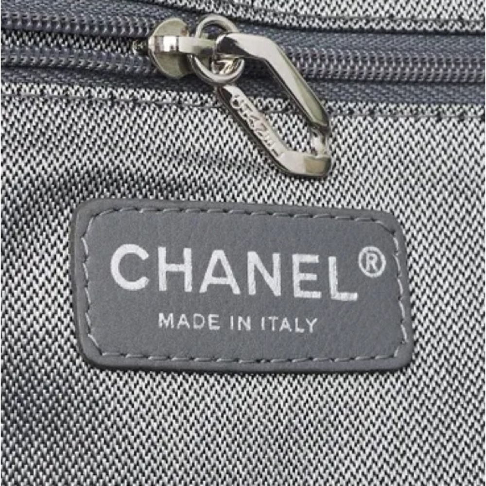 AuthenticCHANEL
Light Green Quilted Lambskin Leather Mademoiselle Giant Tote Bag - Picture 12 of 14